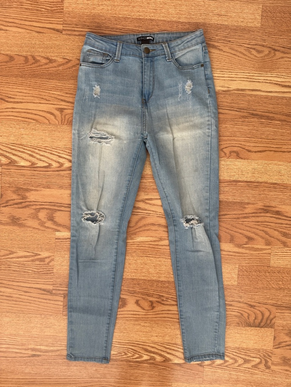 Distressed Light Wash Women’s Jeans - Unknown Brand